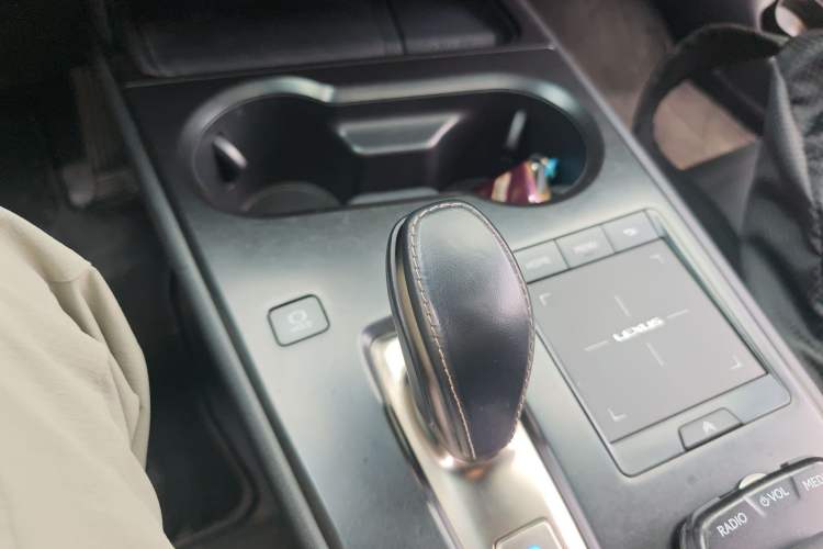 Used Lexus UX New Energy 2020 300e Pure·Joy Edition Gear Lever