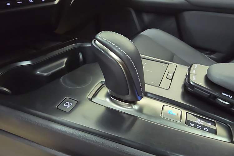 Used Lexus UX New Energy 2020 300e Pure·Joy Edition Gear Lever