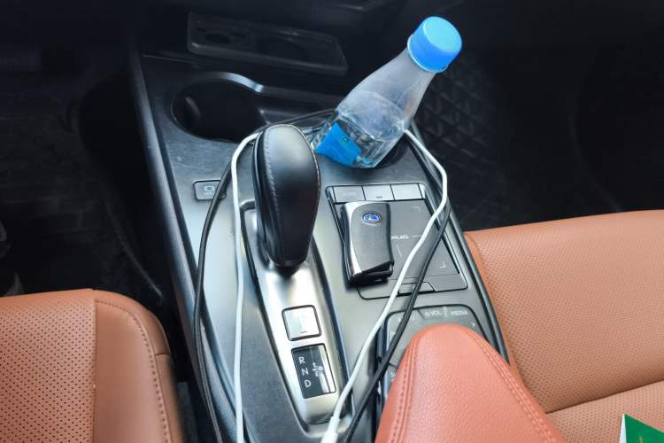 Used Lexus UX New Energy 2020 300e Pure·Joy Edition Gear Lever