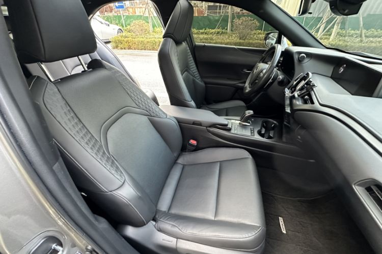 Used Lexus UX New Energy 2020 300e Pure·Joy Edition Right Front Seat