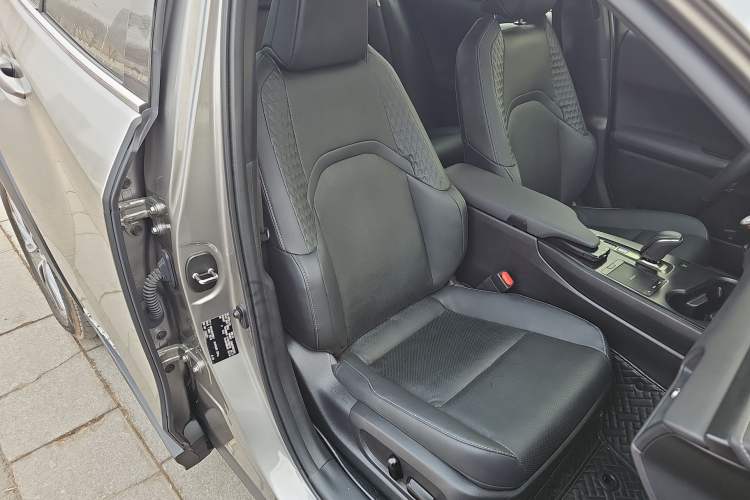 Used Lexus UX New Energy 2020 300e Pure·Joy Edition Right Front Seat