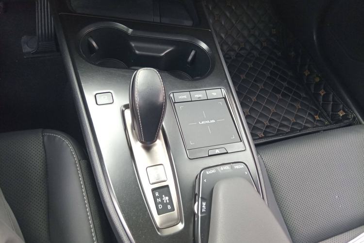 Used Lexus UX New Energy 2020 300e Pure·Joy Edition Gear Lever