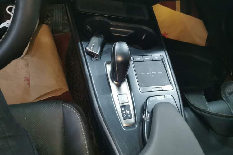 Used Lexus UX New Energy 2020 300e Pure·Joy Edition Gear Lever