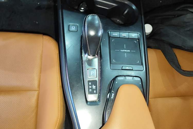 Used Lexus UX New Energy 2020 300e Pure·Joy Edition Gear Lever