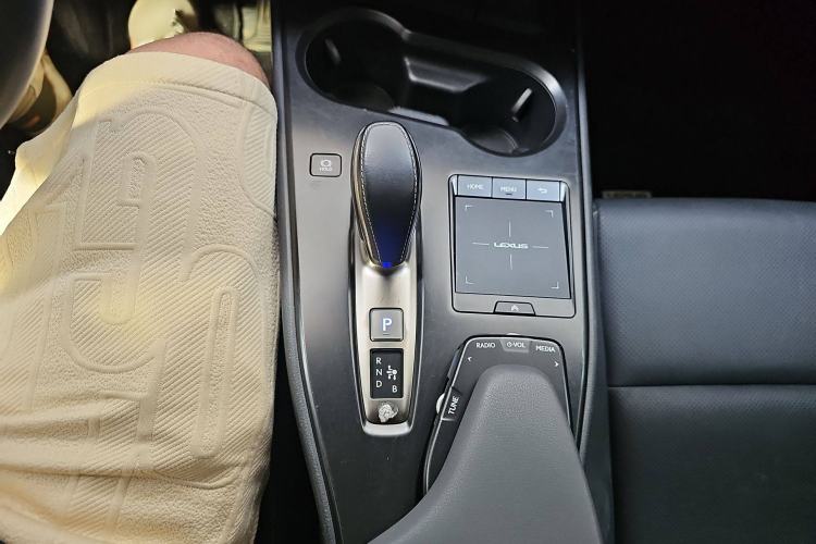 Used Lexus UX New Energy 2020 300e Pure·Joy Edition Gear Lever