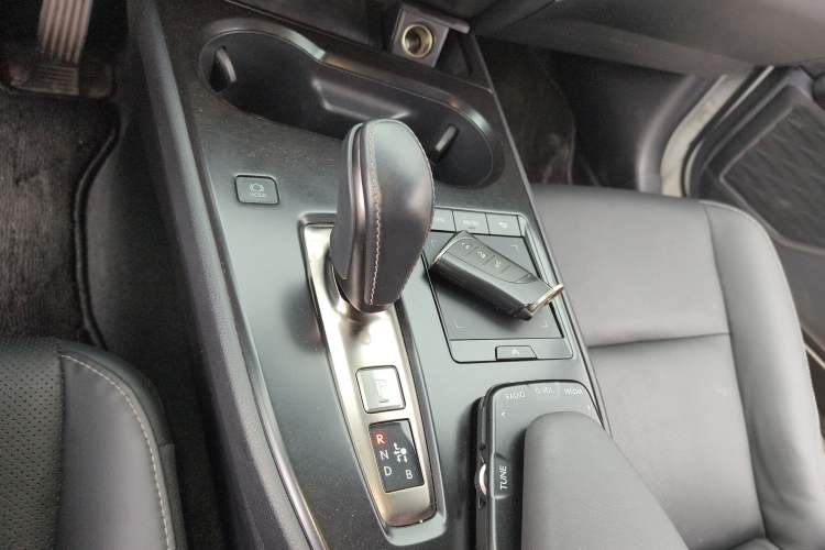 Used Lexus UX New Energy 2020 300e Pure·Joy Edition Gear Lever