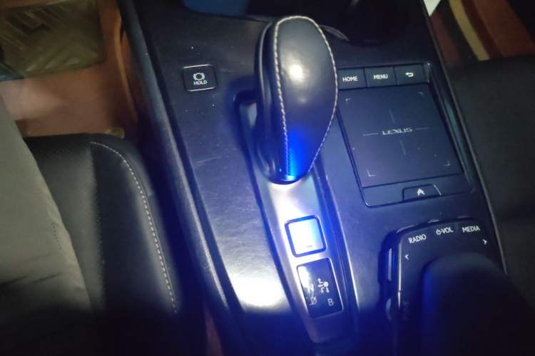 Used Lexus UX New Energy 2020 300e Pure·Joy Edition Gear Lever