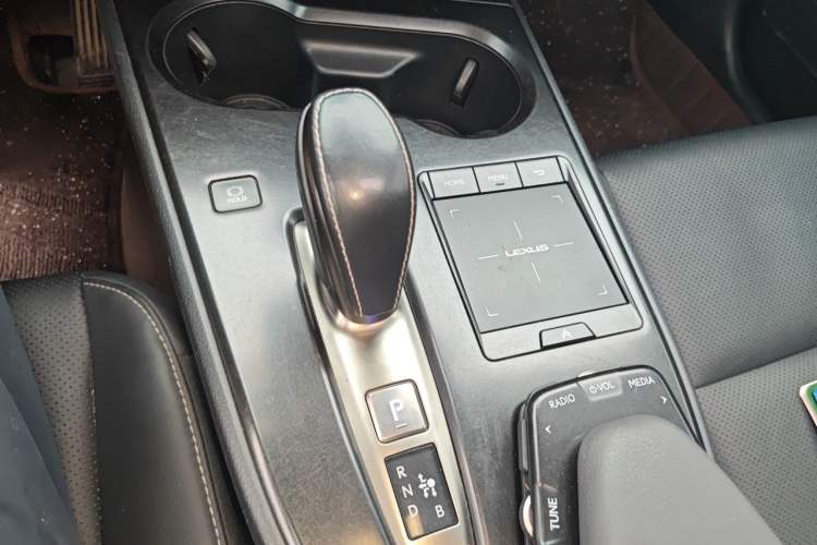 Used Lexus UX New Energy 2020 300e Pure·Joy Edition Gear Lever