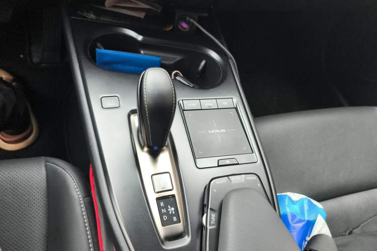 Used Lexus UX New Energy 2020 300e Pure·Joy Edition Gear Lever