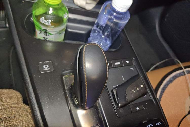 Used Lexus UX New Energy 2020 300e Pure·Joy Edition Gear Lever