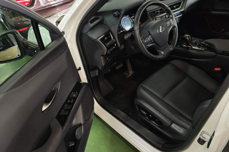 Used Lexus UX New Energy 2020 300e Pure·Joy Edition Interior 3