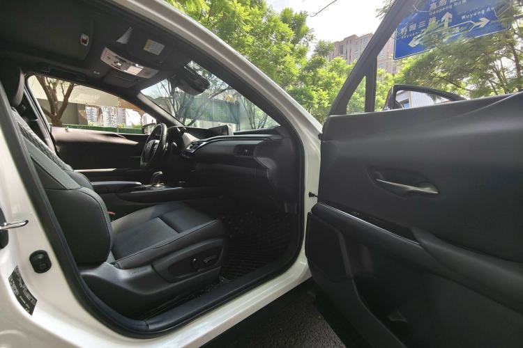 Used Lexus UX New Energy 2020 300e Pure·Joy Edition Interior 4
