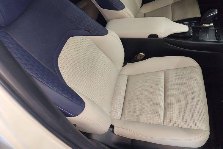 Used Lexus UX New Energy 2020 300e Pure·Joy Edition Right Front Seat