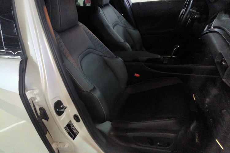 Used Lexus UX New Energy 2020 300e Pure·Joy Edition Right Front Seat
