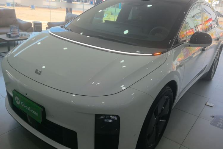 Li Auto i6 2025 Model Two-Wheel-Drive Standard Type