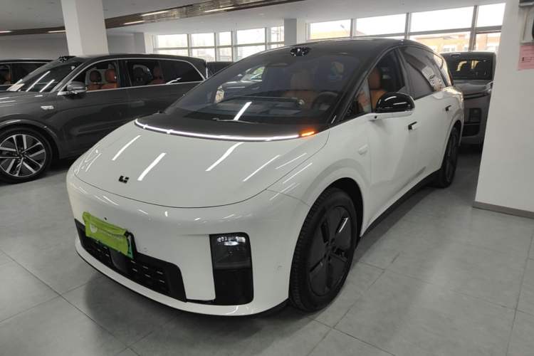 Li Auto i8 2025 Model Standard Version