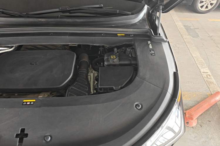 Used Li Auto L6 2024 Pro Model Engine Bay Left