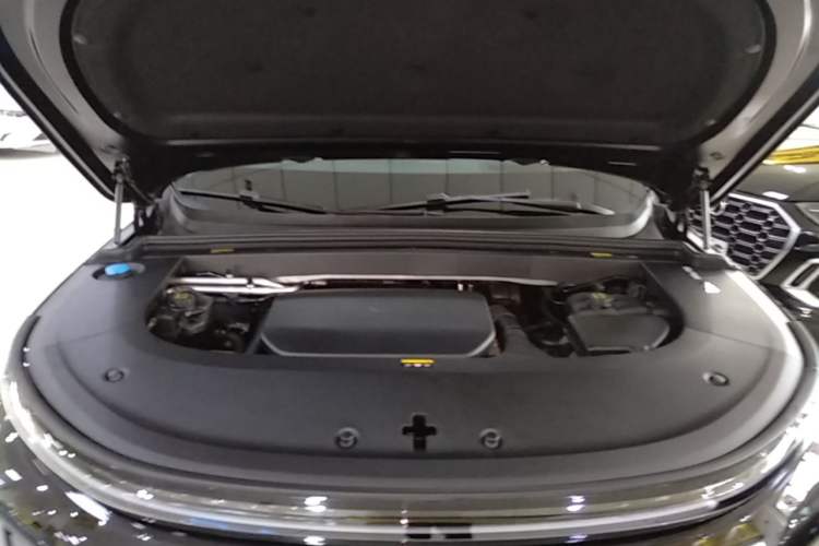 Used Li Auto L6 2024 Pro Model Engine Bay
