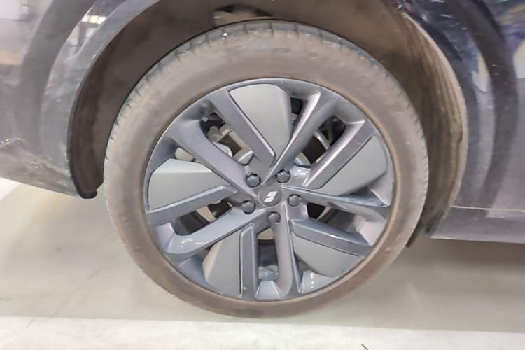 Used Li Auto L6 2024 Pro Model Exterior 5