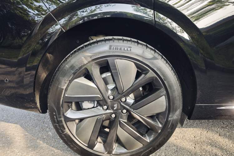 Used Li Auto L6 2024 Pro Model Exterior 9