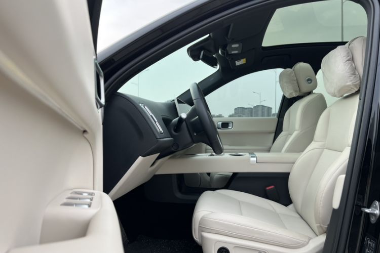 Used Li Auto L6 2024 Pro Model Interior 1