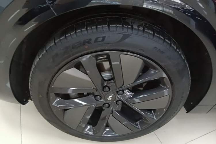 Used Li Auto L6 2024 Max Left Front Wheel Hub