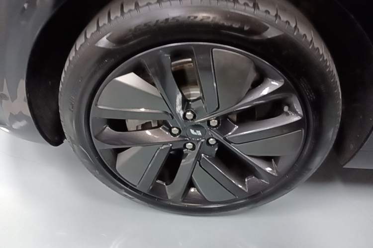 Used Li Auto L6 2024 Max Left Front Wheel Hub