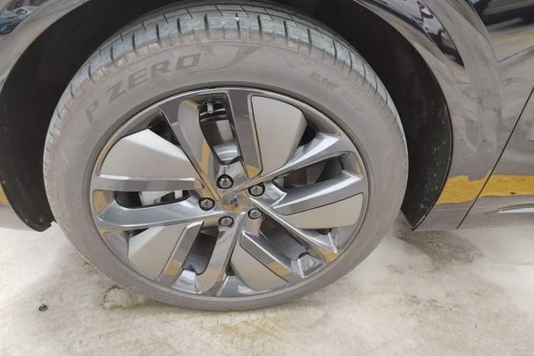 Used Li Auto L6 2024 Pro Model Left Front Wheel Hub