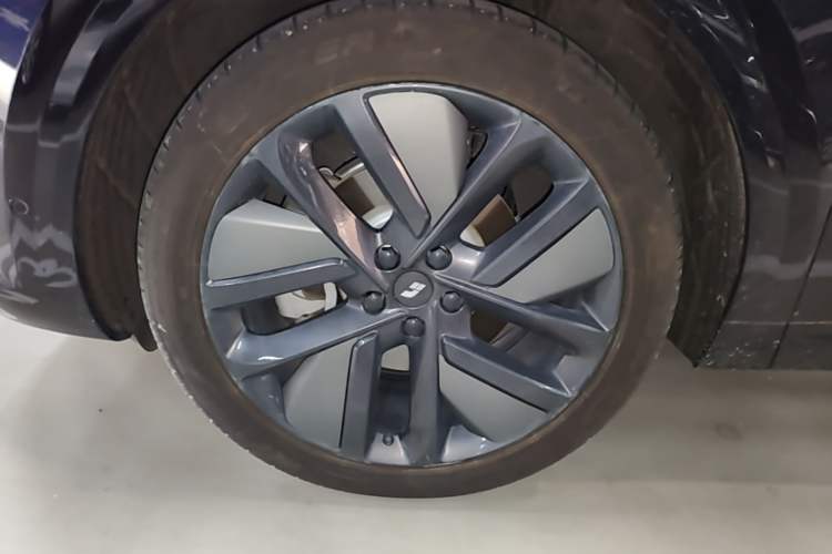 Used Li Auto L6 2024 Pro Model Left Front Wheel Hub