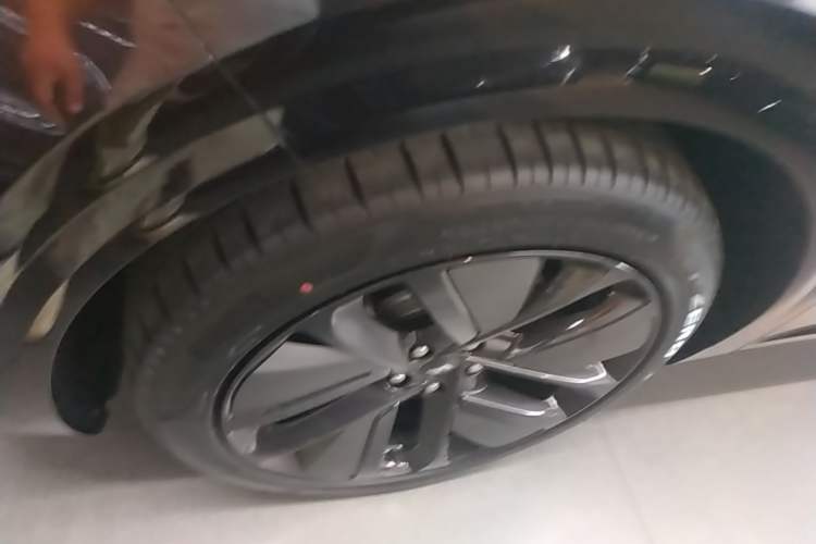 Used Li Auto L6 2024 Pro Model Left Front Wheel Hub