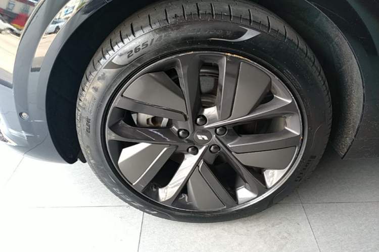 Used Li Auto L6 2024 Pro Model Left Front Wheel Hub