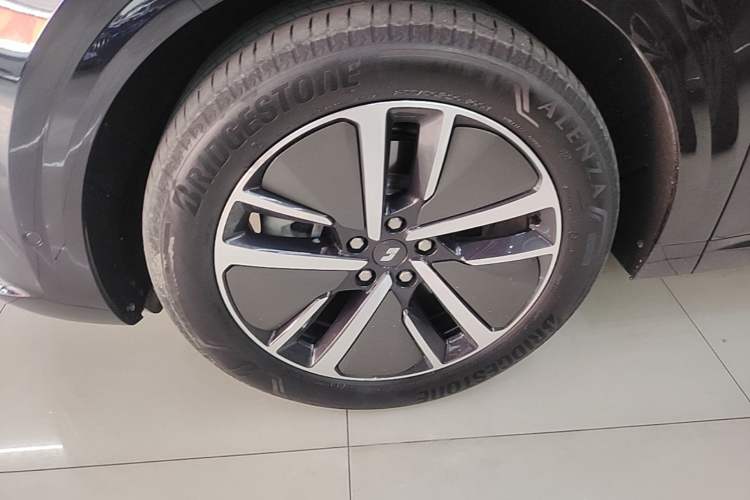 Used Li Auto L6 2024 Pro Model Left Front Wheel Hub