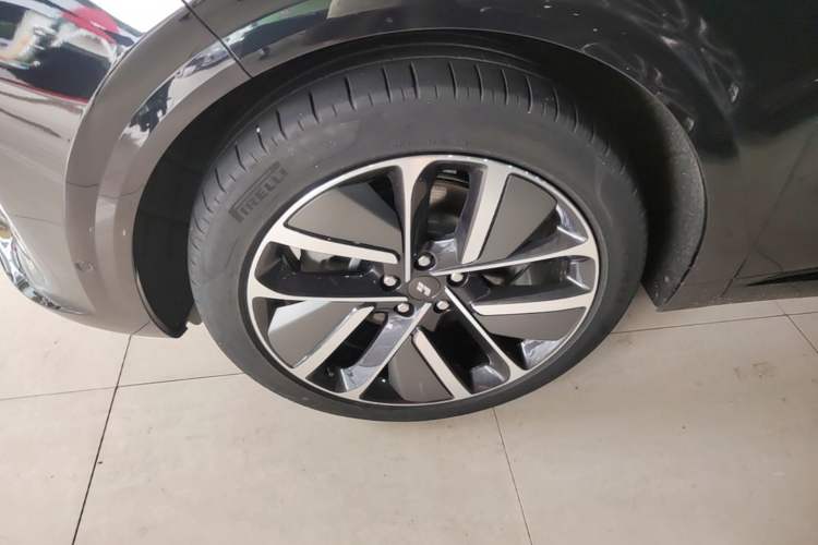 Used Li Auto L6 2024 Pro Model Left Front Wheel Hub