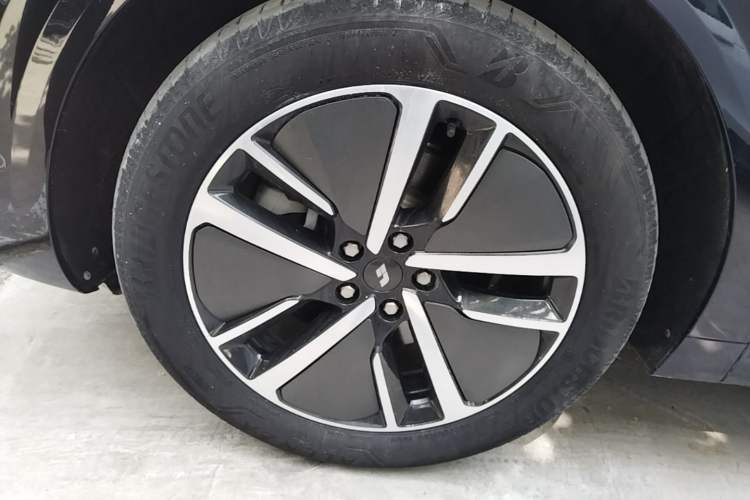 Used Li Auto L6 2024 Pro Model Left Front Wheel Hub