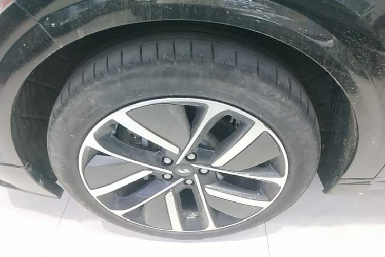 Used Li Auto L6 2024 Pro Model Left Front Wheel Hub
