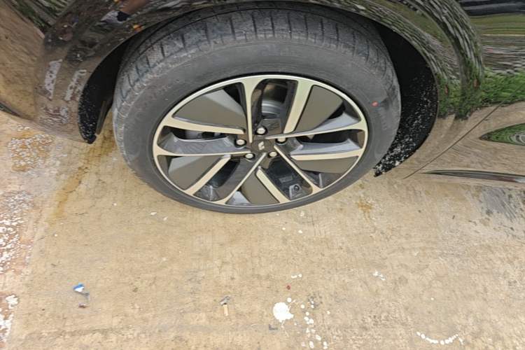 Used Li Auto L6 2024 Pro Model Left Front Wheel Hub