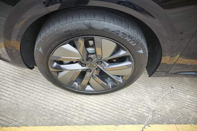 Used Li Auto L6 2024 Pro Model Left Front Wheel Hub