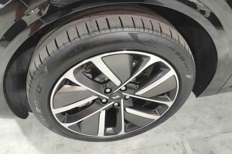 Used Li Auto L6 2024 Pro Model Left Front Wheel Hub