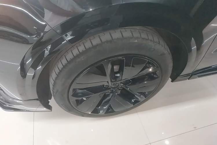 Used Li Auto L6 2024 Pro Model Left Front Wheel Hub