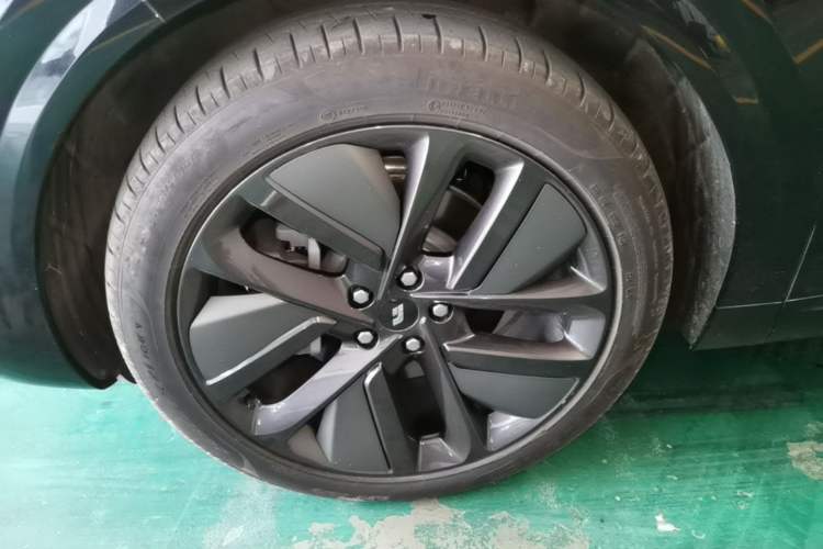 Used Li Auto L6 2024 Pro Model Left Front Wheel Hub