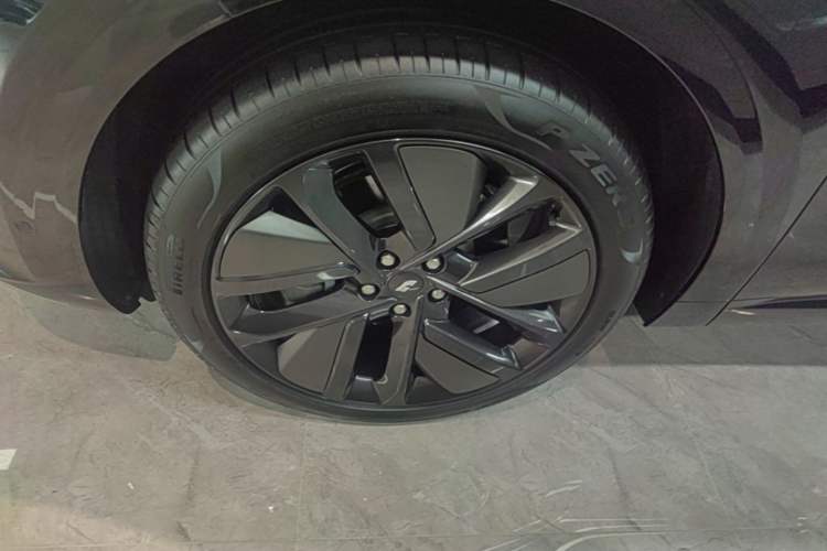 Used Li Auto L6 2024 Pro Model Left Front Wheel Hub