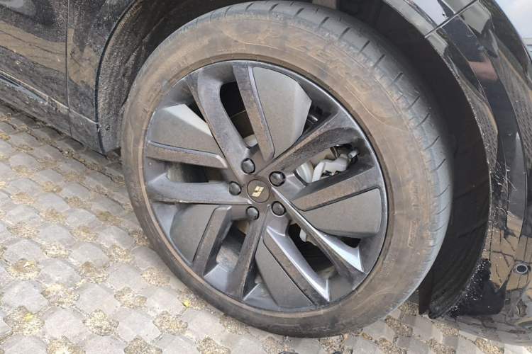Used Li Auto L6 2024 Pro Model Right Front Wheel Hub