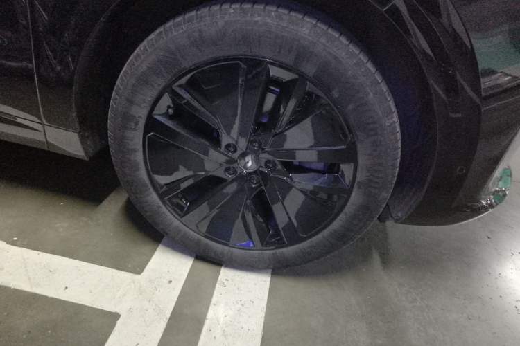 Used Li Auto L6 2024 Pro Model Right Front Wheel Hub