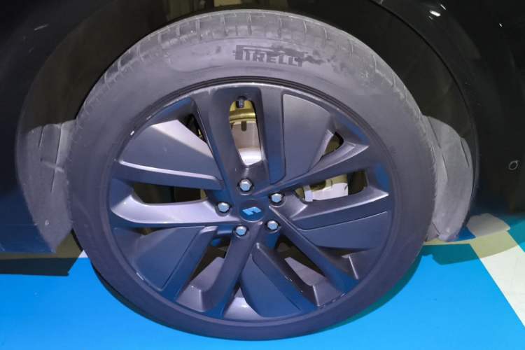 Used Li Auto L6 2024 Pro Model Right Front Wheel Hub