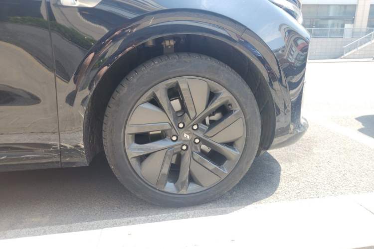 Used Li Auto L6 2024 Pro Model Right Front Wheel Hub