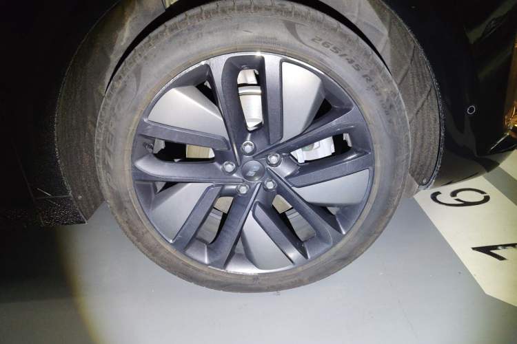 Used Li Auto L6 2024 Pro Model Right Front Wheel Hub
