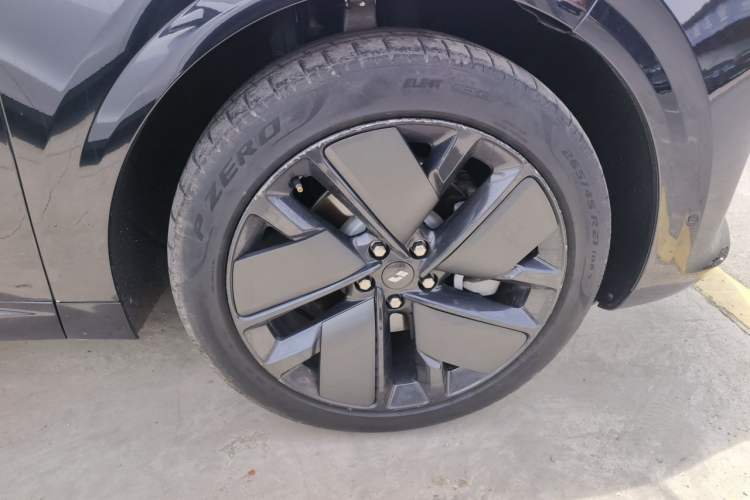Used Li Auto L6 2024 Pro Model Right Front Wheel Hub