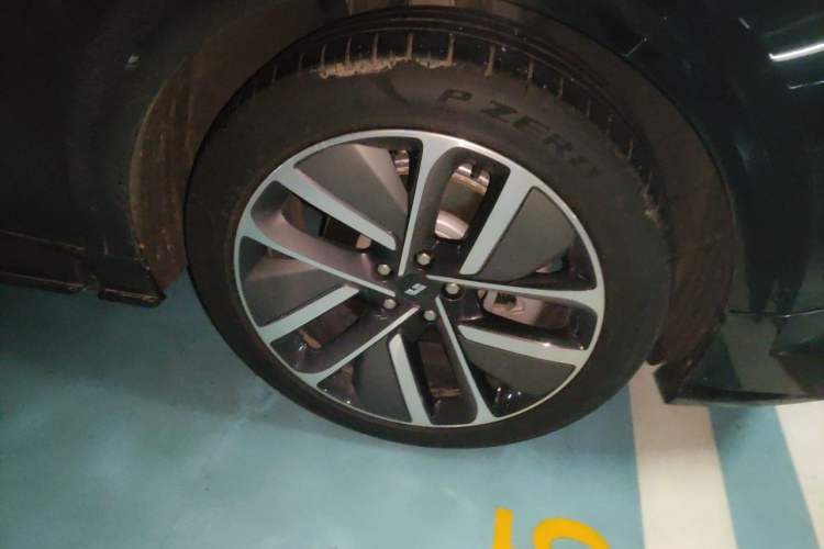 Used Li Auto L6 2024 Max Right Front Wheel Hub