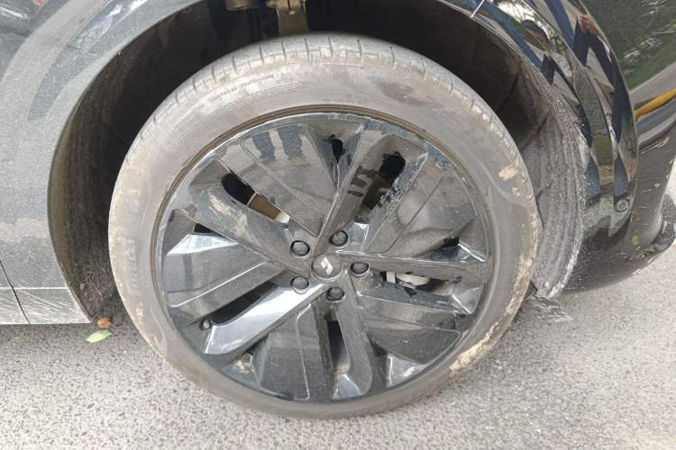 Used Li Auto L6 2024 Pro Model Right Front Wheel Hub