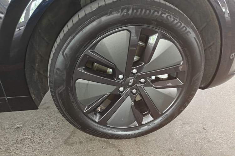 Used Li Auto L6 2024 Pro Model Right Front Wheel Hub